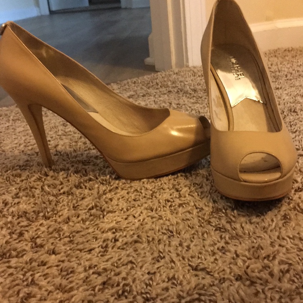 Michael Korn Pumps